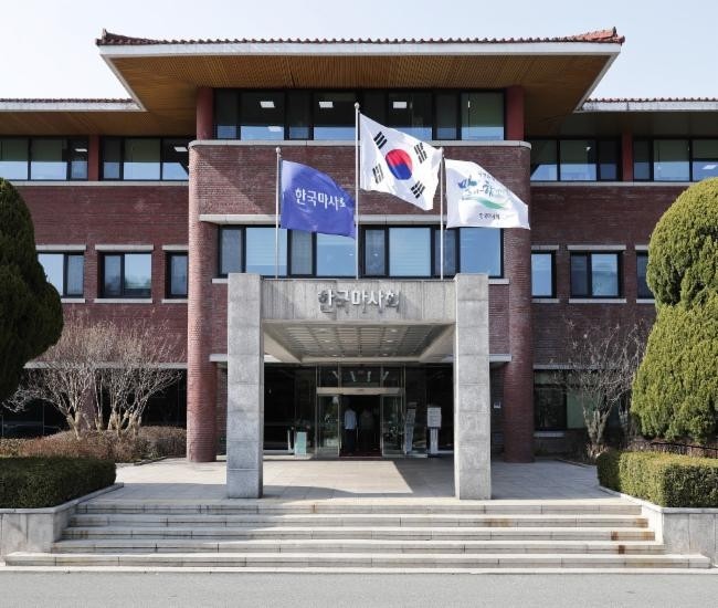 한국마사회, 여름방학 중 아동돌봄 공백 막는다…6월 2일까지 '대학생 봉사자' 모집
